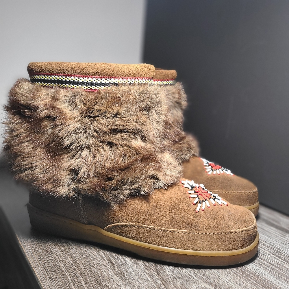 Minnetonka Mukluk Moccasin Boot Size 8 Women's